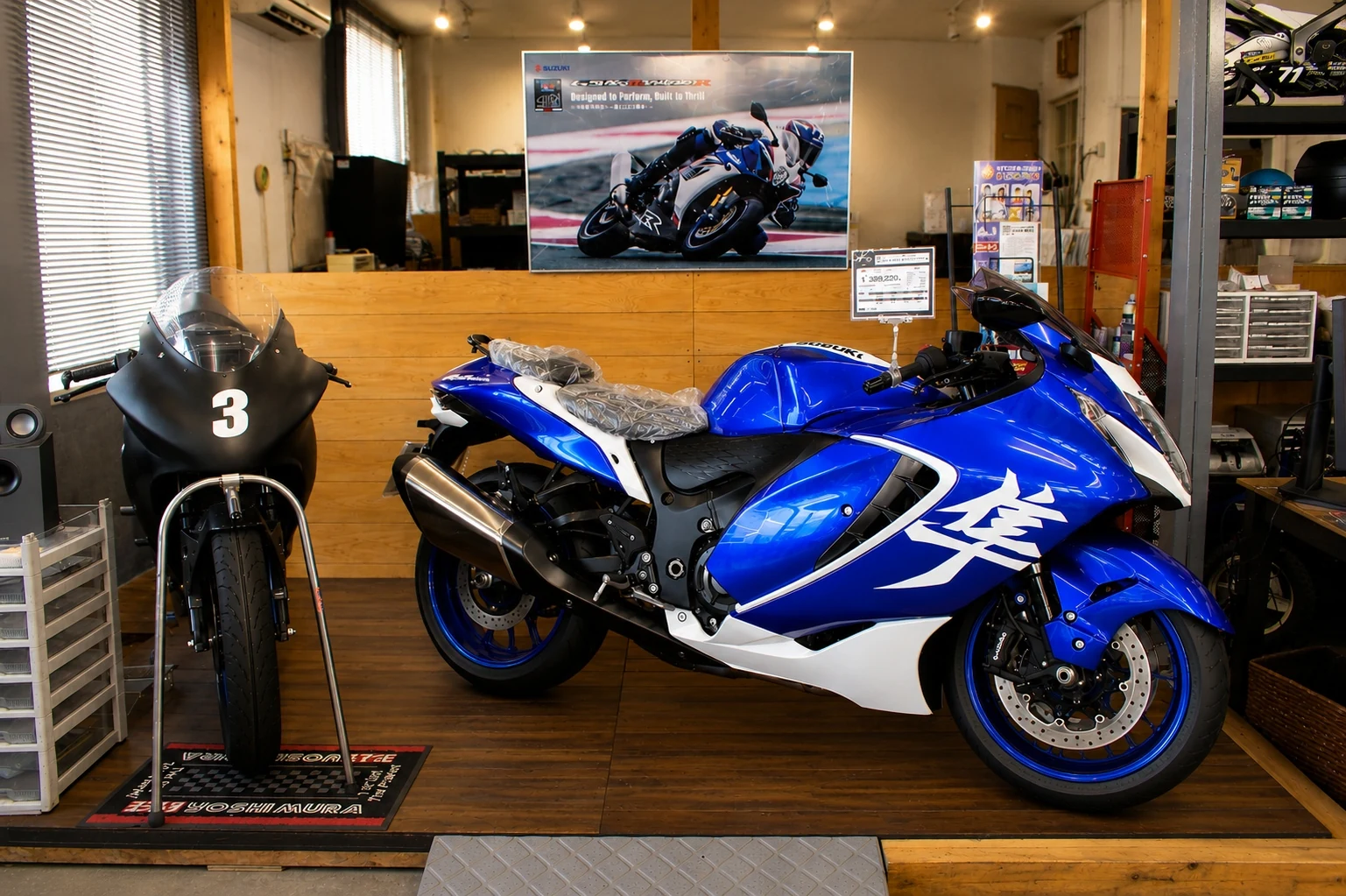 A-Style店内に展示されたスズキHayabusa